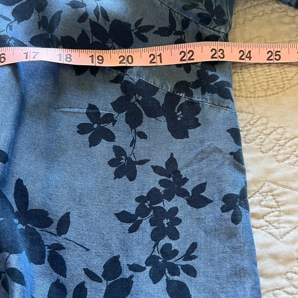 J Jill Women 2X Split Neck Tab Sleeve Popover Chambray Floral Blue Blouse Tencel - Picture 6 of 8